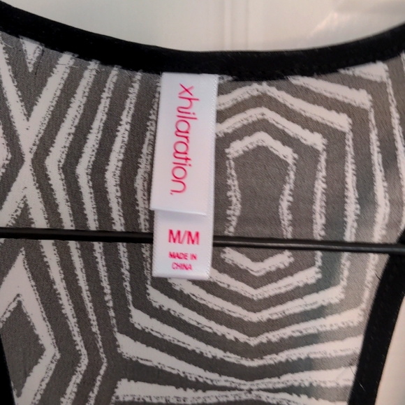 🌷Sheer Black and White Tank Top - Picture 3 of 7